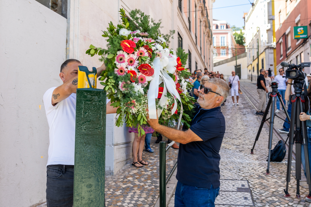 Homenagem às vítimas do acidente no elevador da Glória