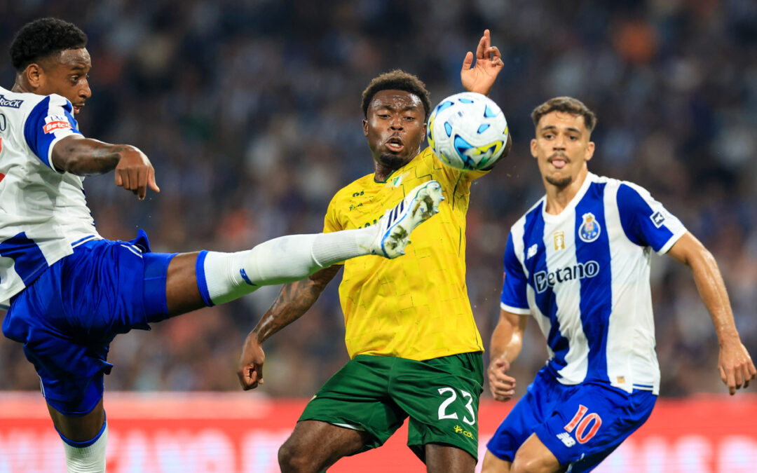 FC Porto dá a volta ao Moreirense e continua 100% vitorioso