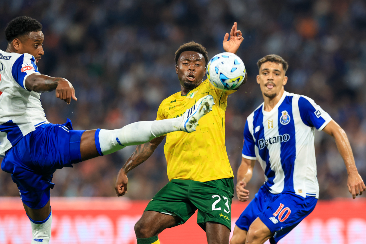 FC Porto dá a volta ao Moreirense e continua 100% vitorioso