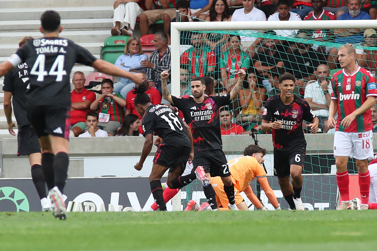 I Liga: Benfica vence Marítimo e junta-se ao Sporting, à condição, no segundo lugar