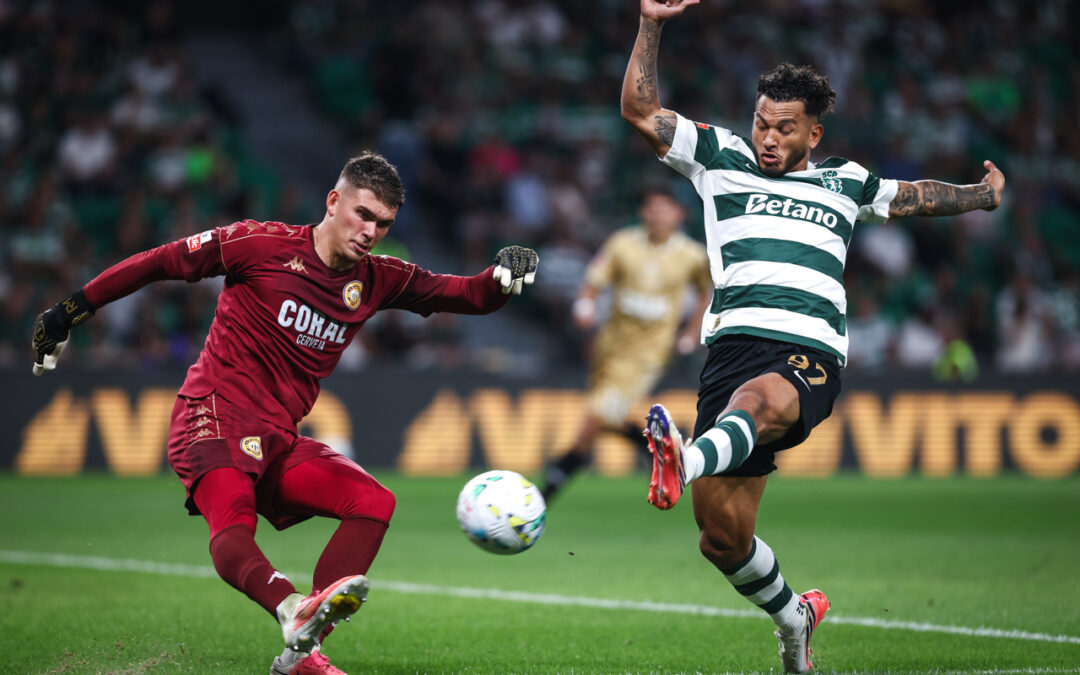 Suárez marca, assiste e conduz Sporting de regresso à vice-liderança