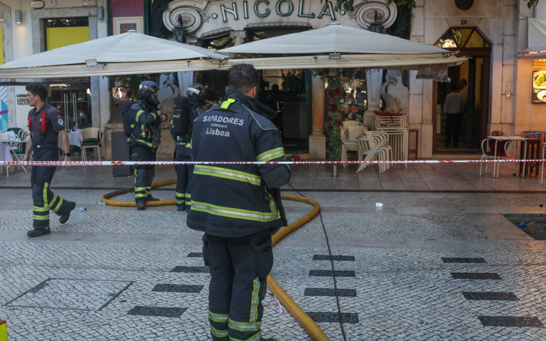 Incêndio no histórico Café Nicola em Lisboa