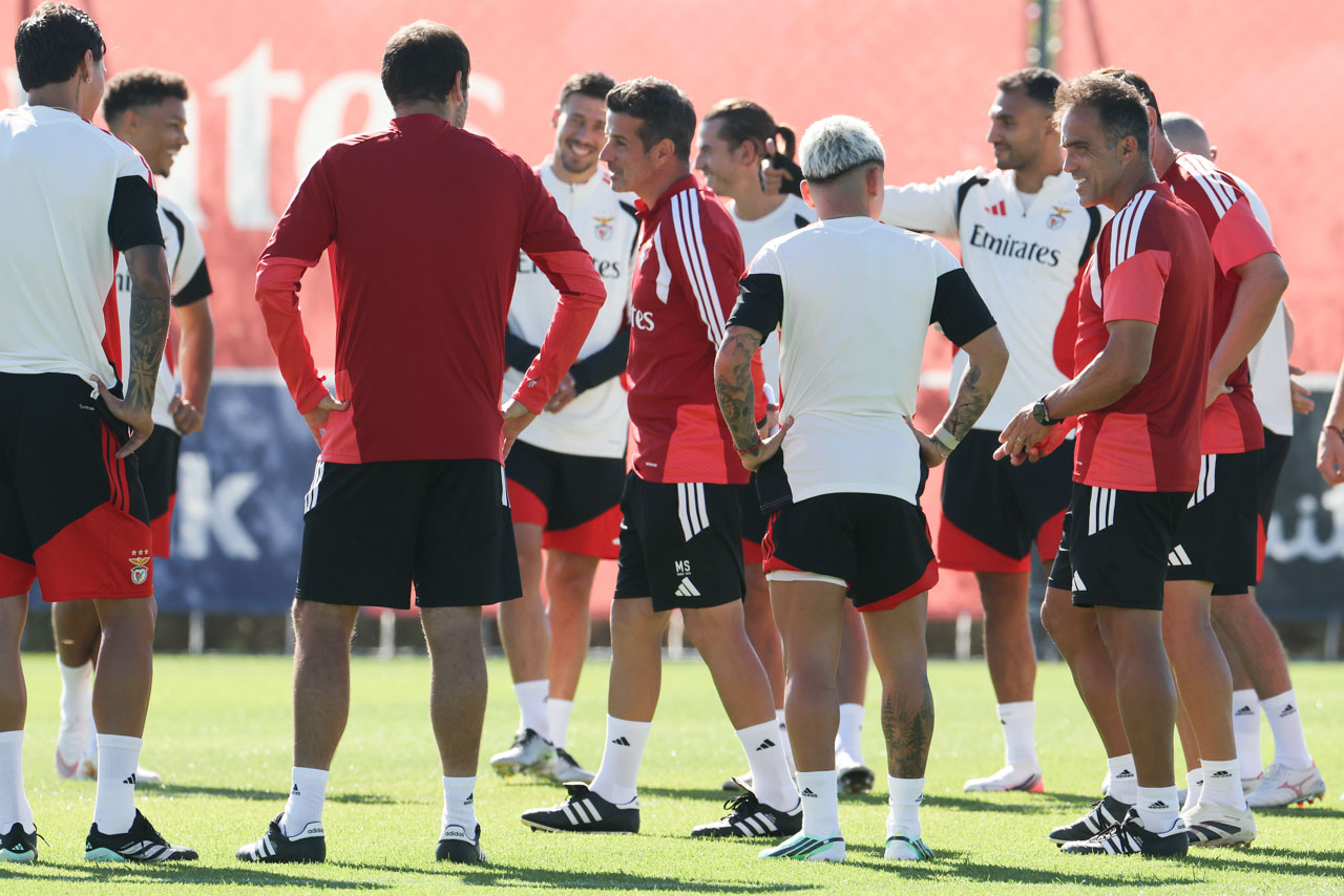 LE: Revolução de Marco Silva leva Benfica a noite histórica no San Siro