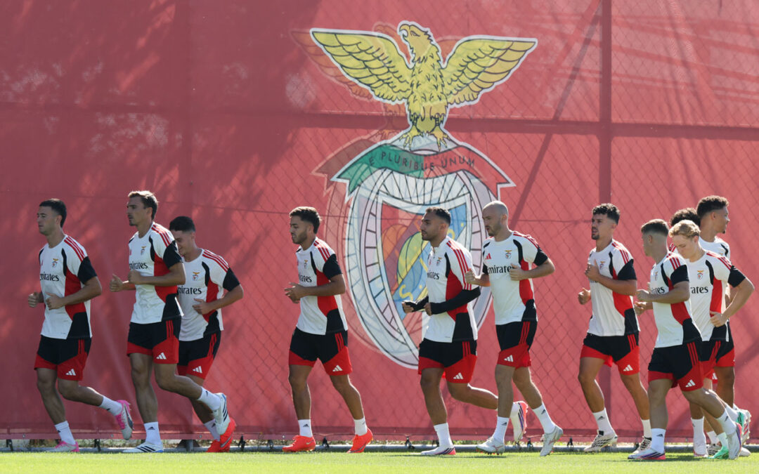 LE: Benfica estreia-se em Milão com o teste mais complicado da fase de liga