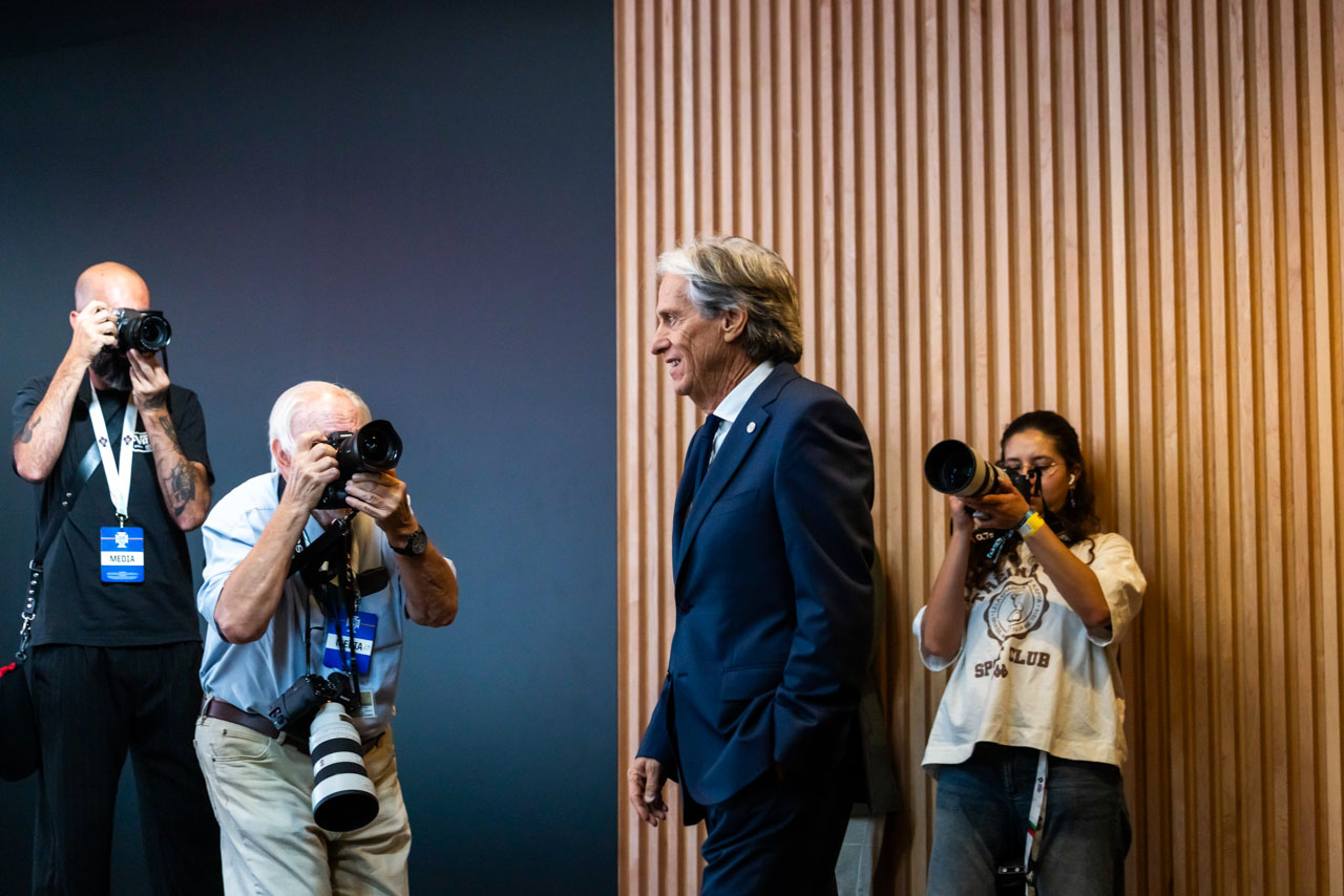 Jorge Jesus distinguido pela Federação Portuguesa de Futebol com globo Prestígio