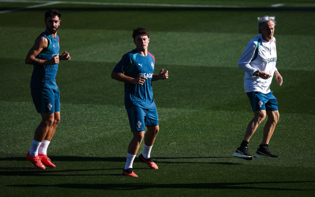Liga Nações: Portugal treina com 25 jogadores e com Jesus no aquecimento