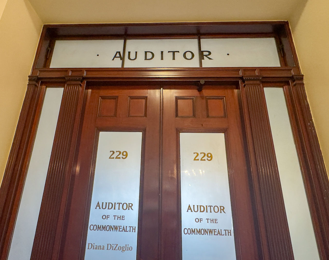 Gabinete do Estado de Massachusetts deteta mais de $10,6 milhões em fraudes na assistência pública