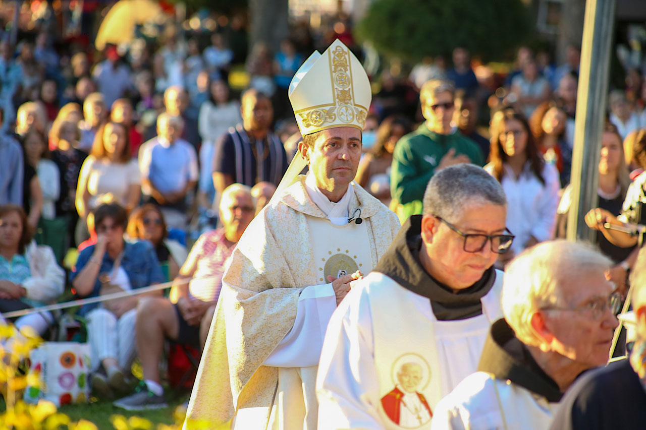 Festa de Nossa Senhora de Fátima em Ludlow, um mar de gente aos pés da Virgem