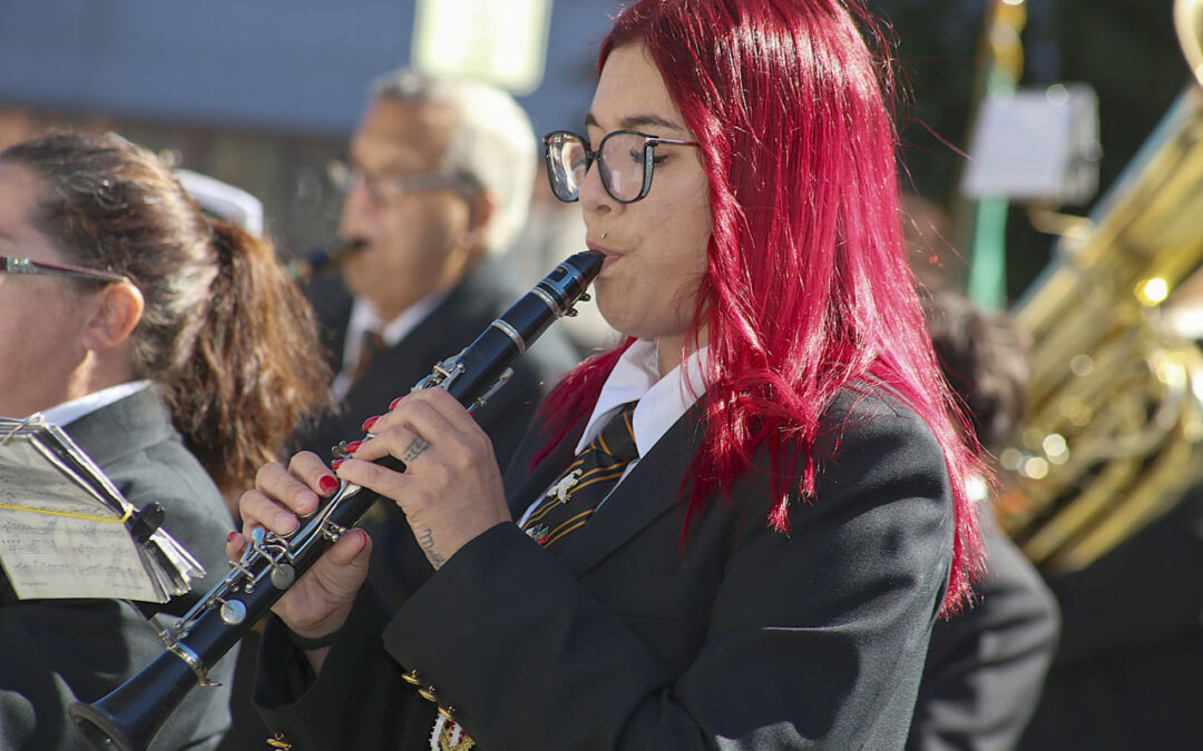 Bandas filarmónicas, autênticos conservatórios de música do povo, desfilaram e deram concerto em Fall River, sábado, 03 de outubro de 2026