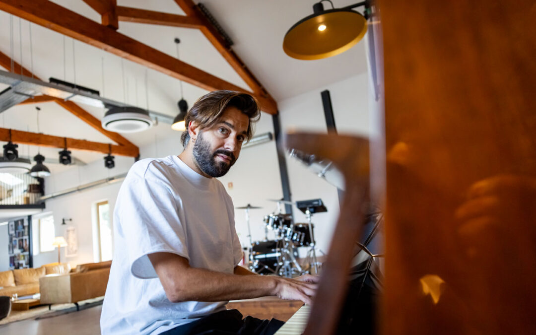 Salvador Sobral edita novo álbum que tem na base “a música mais genuína do mundo”