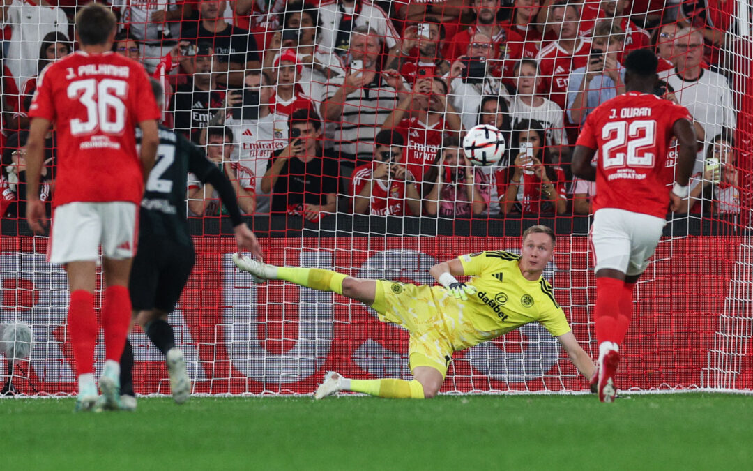 Benfica resolve cedo e segue 100% vitorioso na Liga Europa