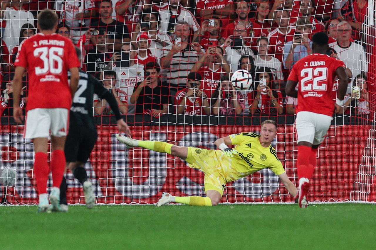 Benfica resolve cedo e segue 100% vitorioso na Liga Europa