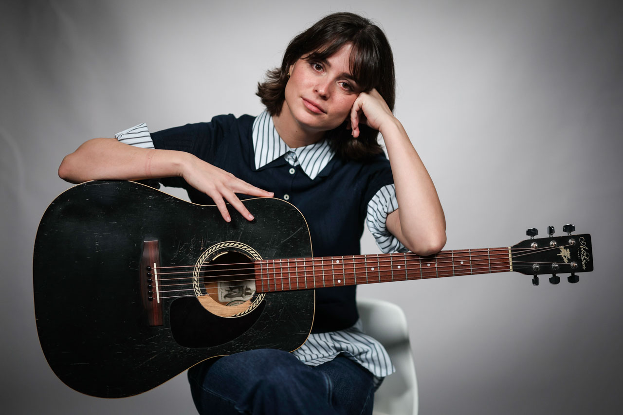 Mimi Froes edita hoje “Para lá da paisagem” álbum no qual se apresenta como é