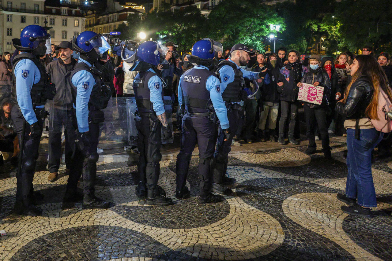Habitação: Resistência pacífica da Acampada de Lisboa à PSP, que diz ter atuado calma e proporcionalmente