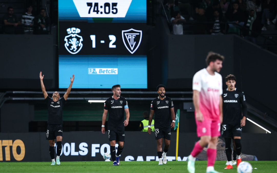 Sporting sofre primeira derrota na I Liga com lenços brancos e contestação