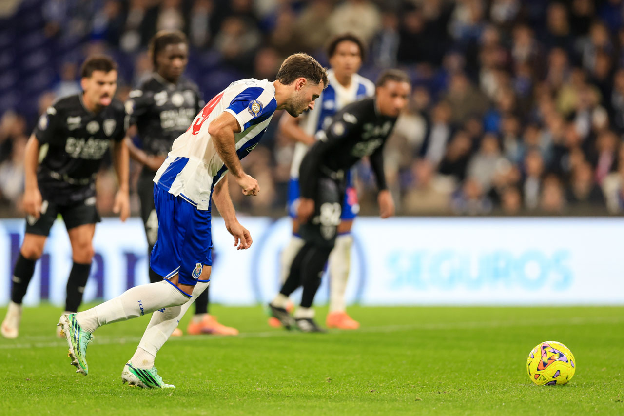 Giménez leva FC Porto às meias-finais da Taça da Liga na 50.ª vitória de Farioli